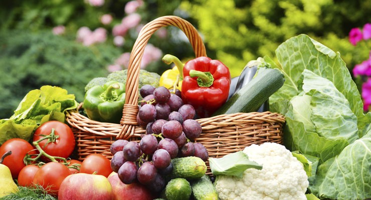 0131_Thinkstock_463651683 beautiful basket of fruits and vegetables